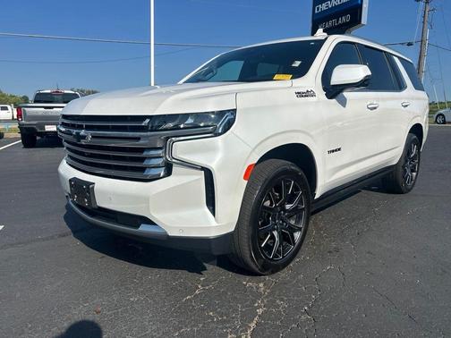 Iridescent Pearl Tricoat 2024 Chevrolet Tahoe High Country