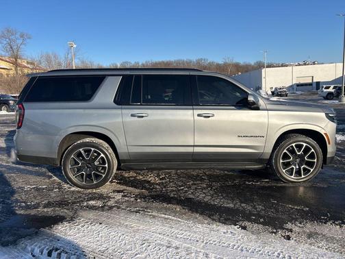 2025 Chevrolet Suburban RST