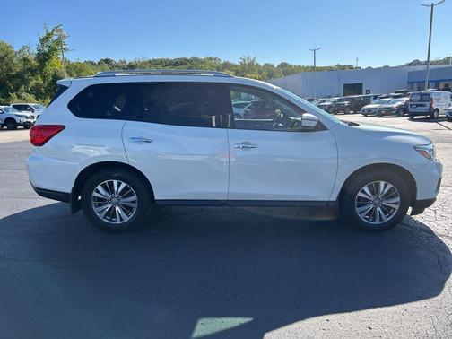 2019 Nissan Pathfinder SV