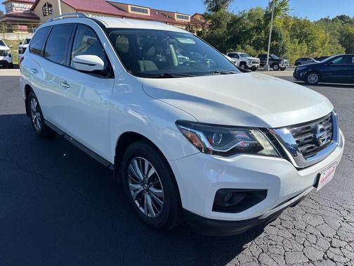 2019 Nissan Pathfinder SV
