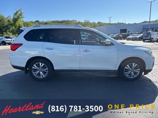 2019 Nissan Pathfinder SV