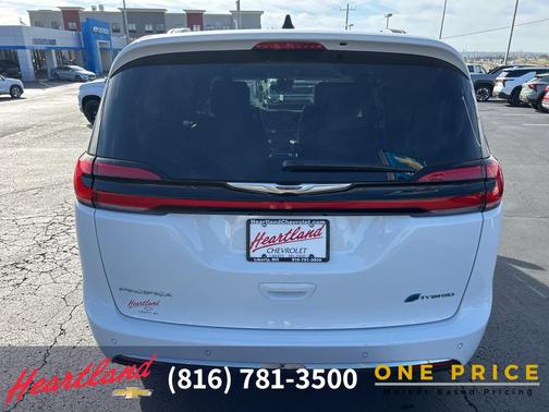 2023 Chrysler Pacifica Hybrid Touring L