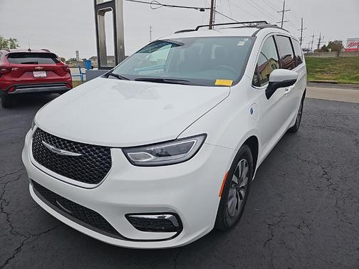 2023 Chrysler Pacifica Hybrid Touring L