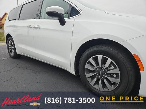 2023 Chrysler Pacifica Hybrid Touring L