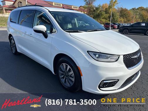 2023 Chrysler Pacifica Hybrid Touring L