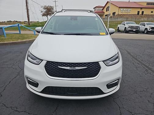 2023 Chrysler Pacifica Hybrid Touring L