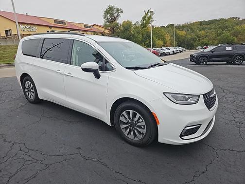 2023 Chrysler Pacifica Hybrid Touring L