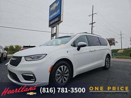 2023 Chrysler Pacifica Hybrid Touring L