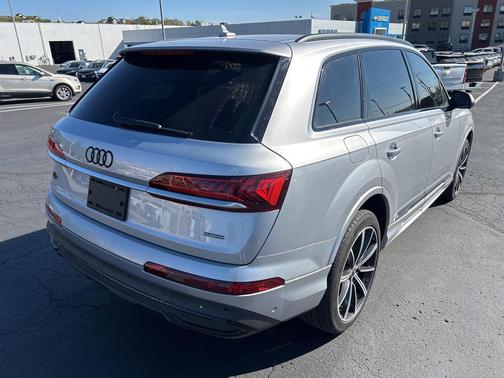 2021 Audi Q7 55 Prestige