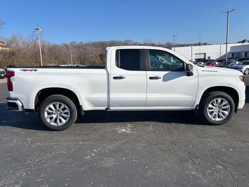 Summit White 2026 Chevrolet Silverado 1500 Custom