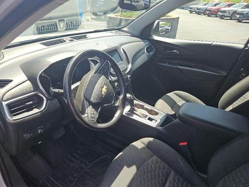 Silver Ice Metallic 2019 Chevrolet Equinox 1LT