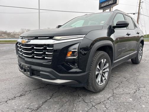 Mosaic Black Metallic 2025 Chevrolet Equinox LT