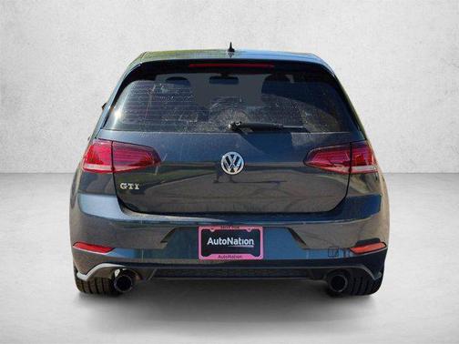 Deep Black Pearl Metallic 2018 Volkswagen Golf GTI 2.0T S 4-Door