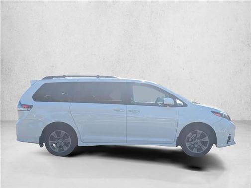 2020 Toyota Sienna SE Premium