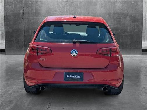 2017 Volkswagen Golf GTI 2.0T SE 4-Door
