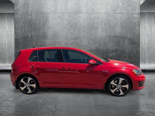 2017 Volkswagen Golf GTI 2.0T SE 4-Door