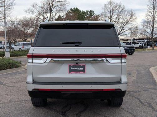 Ceramic Pearl Metallic Tri-Coat 2024 Lincoln Navigator Premiere