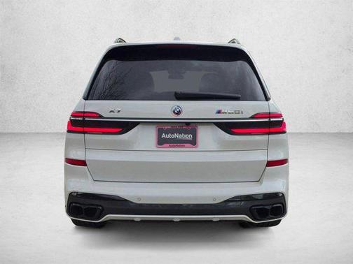Mineral White Metallic 2023 BMW X7 M60i