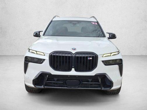 Mineral White Metallic 2023 BMW X7 M60i