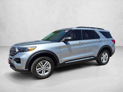 ICONIC SILVER METALLIC 2023 Ford Explorer XLT