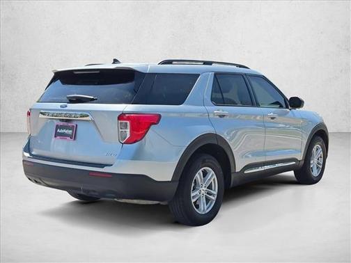 ICONIC SILVER METALLIC 2023 Ford Explorer XLT