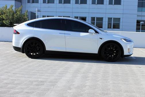 Photo 2 of 46 of 2019 Tesla Model X Long Range