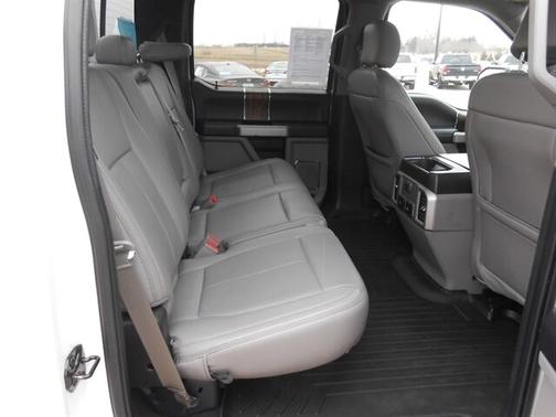 WHITE PLATINUM METALLIC TC 2019 Ford F-150 LARIAT