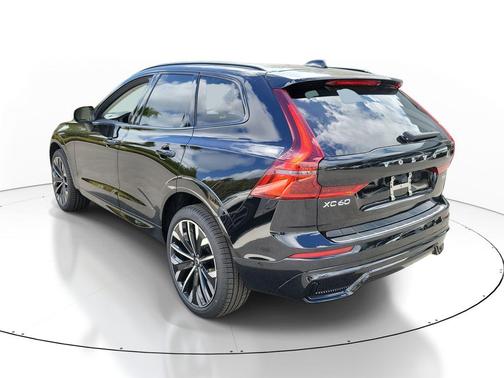 Onyx Black Metallic 2026 Volvo XC60 B5 Ultra