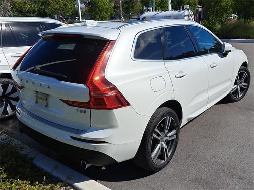 2020 Volvo XC60 Recharge Plug-In Hybrid T8 Momentum