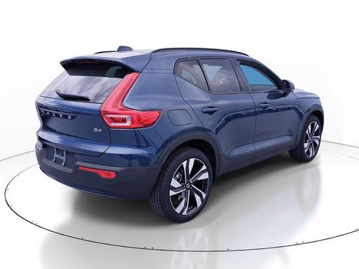 2026 Volvo XC40 B4 Plus