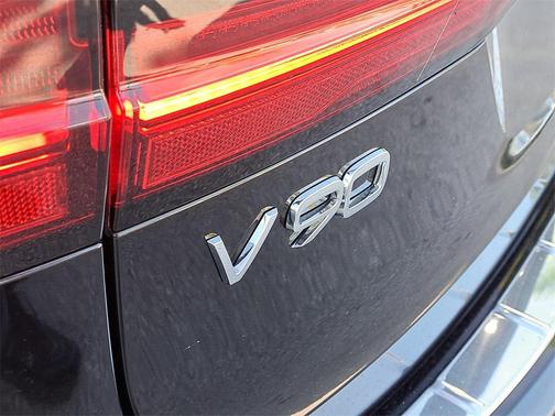 2025 Volvo V90 Cross Country Ultra, B6 AWD Gas (mild hybrid)