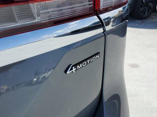 2025 Volkswagen Atlas 2.0T SEL Premium R-Line 4MOTION