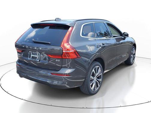 2022 Volvo XC60 B5 Momentum