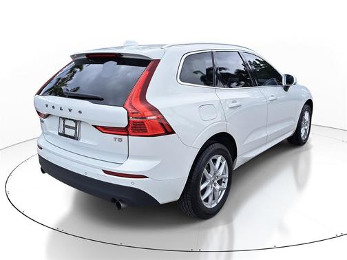 2021 Volvo XC60 T5 Momentum