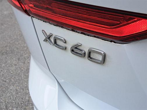 2021 Volvo XC60 T5 Momentum