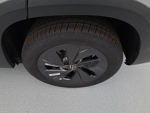Pyrite Silver Metallic 2026 Volkswagen Taos S