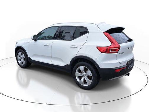 2021 Volvo XC40 T4 Momentum