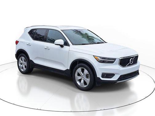 2021 Volvo XC40 T4 Momentum