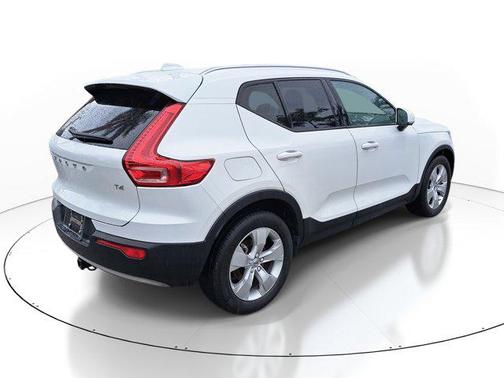 2021 Volvo XC40 T4 Momentum