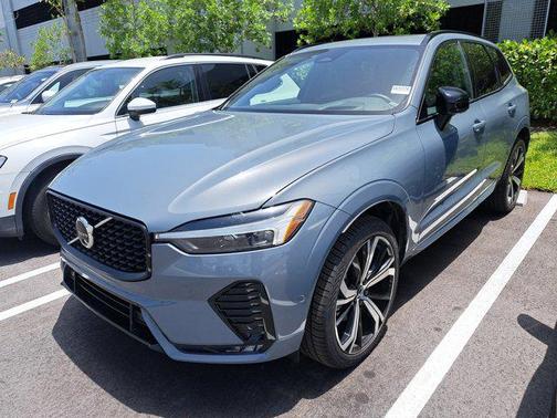 2022 Volvo XC60 B5 R-Design