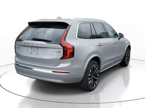 2025 Volvo XC90 B6 Plus 7-Seater
