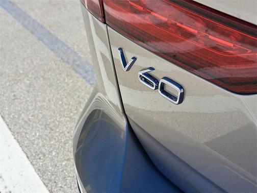 2026 Volvo V60 Cross Country Plus, B5 AWD Gas (mild hybrid)