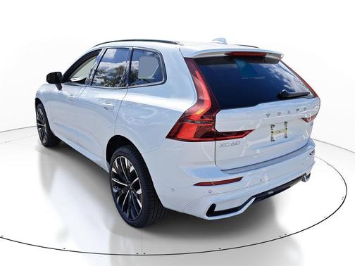 Crystal White Metallic 2026 Volvo XC60 B5 Ultra