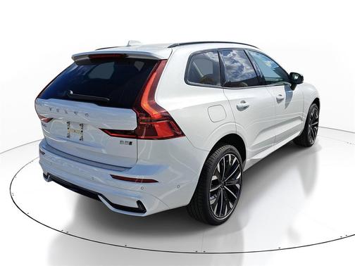 2026 Volvo XC60 B5 Ultra
