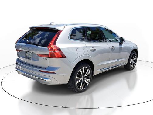 2023 Volvo XC60 B5 Plus Bright Theme