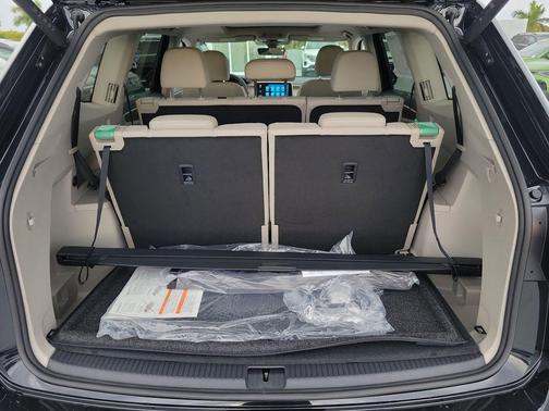 deep black pearl 2026 Volkswagen Atlas 2.0T SE w/Technology