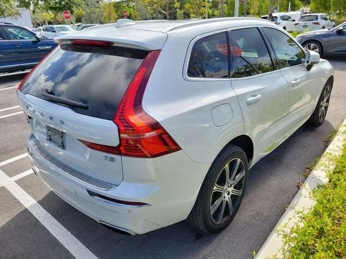 Crystal White Metallic 2021 Volvo XC60 T5 Inscription