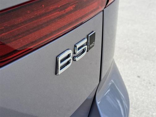 2026 Volvo XC60 B5 Core