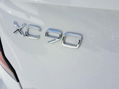 Crystal White Pearl 2026 Volvo XC90 Ultra, B6 AWD Gas (mild hybrid), Gasoline, Bright, 7 Seats