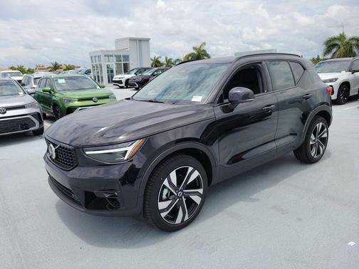 Onyx Black 2026 Volvo XC40 Plus, B5 AWD Gas (mild hybrid), Dark
